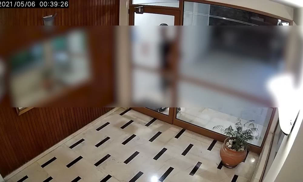 Τρόμος στη Ν. Σμύρνη: ''Έβγαλε το μόριό του καθώς ερχόταν προς τα εμένα''